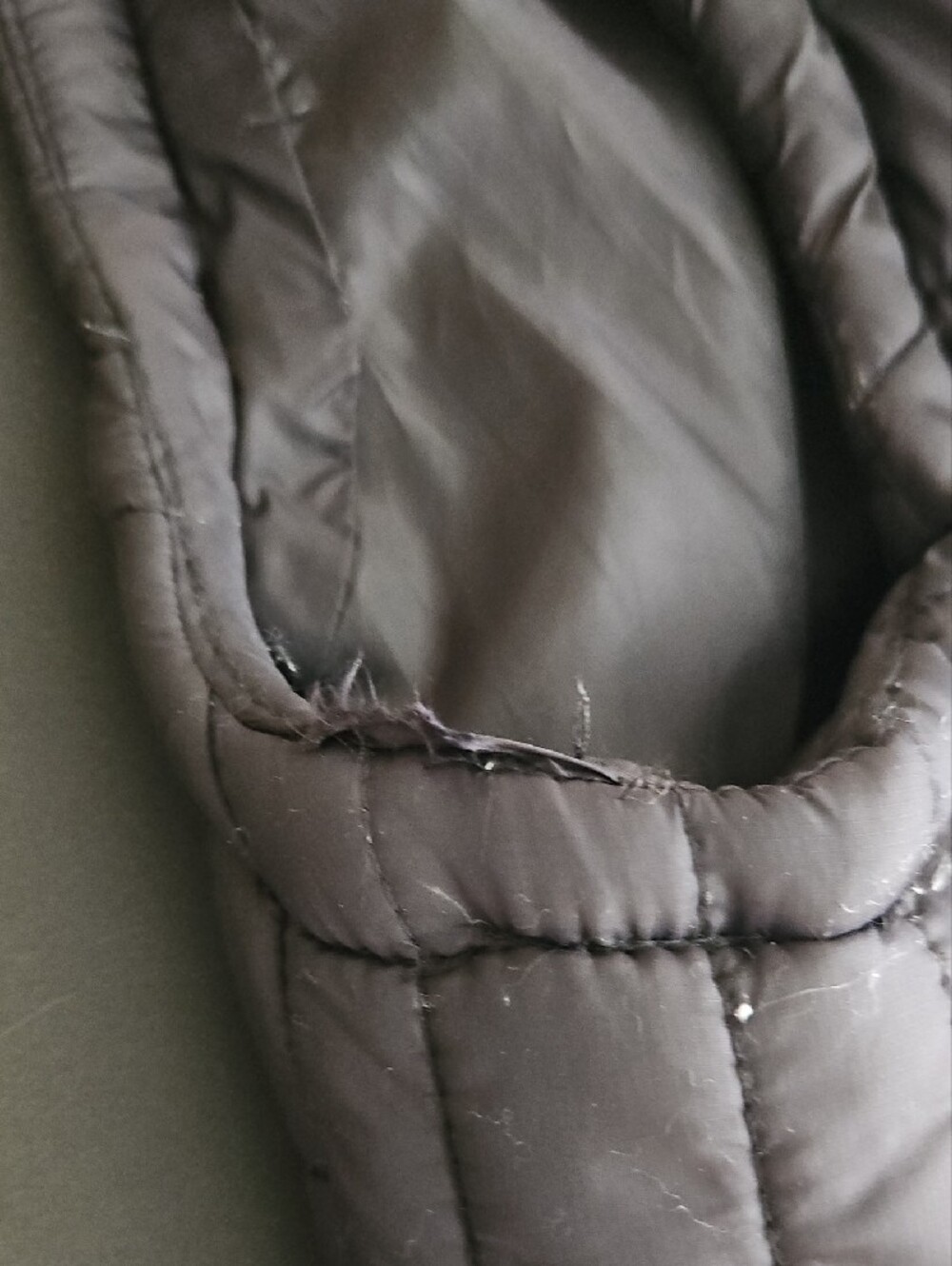 Kenneth Cole Reaction Black Quilted Puffer Vest - Picture 4 of 4